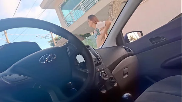Mostrei meu pau pra novinha na rua em público arriscado ela gostou!