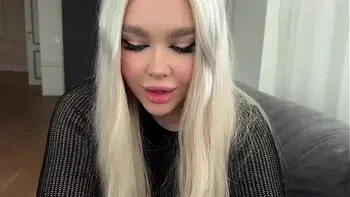 The psychologist's short dress was very arousing. Sex therapy ended with sex.