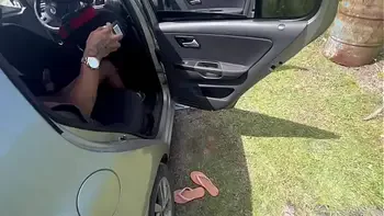 O vídeo perdido de vários jovens fazendo orgia no meio do mato