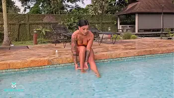 Cuckold wife fucks her friend's BF and squirts - Mariana Martix & Duncan Saint