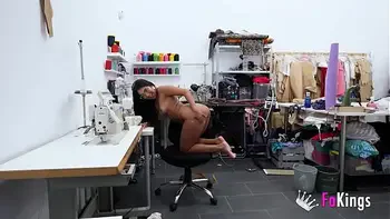 Lara, student :))) I pay the lessons doing what I like... Fuck well rich!