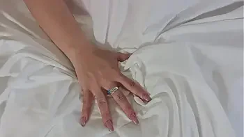 Madrastra culona se folla a su hijastro al dormir en la misma cama - ALEJANDRA PALACIOS