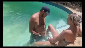 Hot Mutual Masturbation in swimming pool