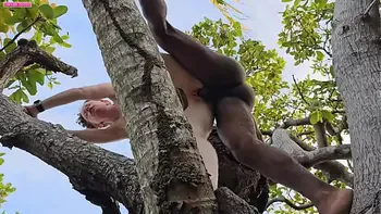 MEU AMANTE FODE MINHA BUNDA ENCIMA DE UMA ARVORE ALTA