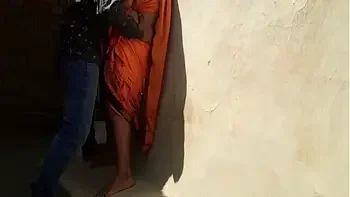 18 sal ki Badi Gand Wali sauteli bahan ki chudai