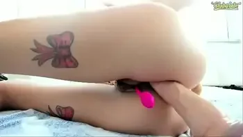 THE prettiest ass I've seen on chaturbate (emmasweetx) rubbing her asshole and riding a dildo