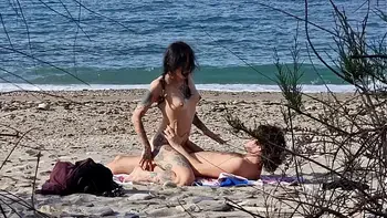 Beach sex between two passionate lovers. Female Squirting Orgasms at 7.40 and 13.25 - - Video shot with my new telephoto lens