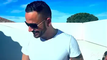 Vittoria et Pam, deux déesses, se partagent une bite