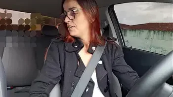 Casada e Motorista de aplicativo pega passageiro se masturbando por trás!