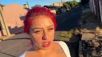 DEPOIS DO BANHO, MILF RUIVA RECEBE CREME NO ROSTO E SAI PRA CORRER TODA GOZADA!