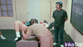 La vecindad morbosa del chibolo  18 termina en orgia durante la clase de Don Mamón - CAPÍTULO PERDIDO.