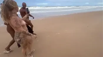 Fui na praia de nudismo da Bahia pra dar pros meus amigos pirocudos.