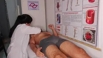 Ereção na frente da enfermeira