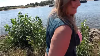 Deutsches Mädchen mit Big-Ass hat OUTDOOR-SEX