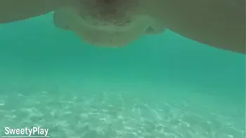 Creampie whore swimming underwater