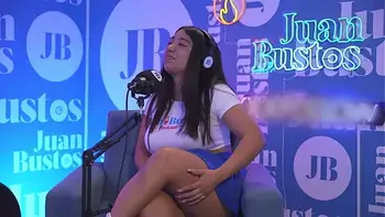 Veritoaguas with huge tits rides the machine and begs to be spanked