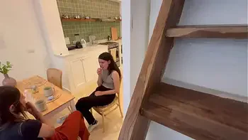 Cámara graba a mi esposa siendomé infiel con la perra de su mejor amiga!!