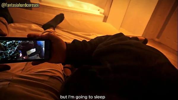 No puedo dejar de tocarme y tuve que poner mi pene en la boca de mi hermanastra (por poco nos descubren)