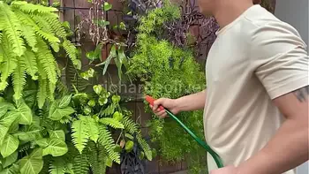 Casada faz anal com Jardineiro novinho e pede leitinho na boquinha. - Fernanda Chocolate Richards Oliver