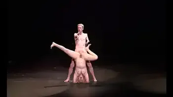 Art contemporain, lèche et chante