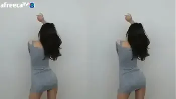 Coreana Gostosa Dançando Sensualmente