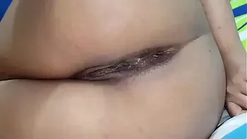 así termina la fiesta para mi sexy hermanastra. Me vengo en su culito apretado