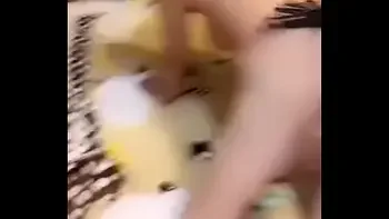 骚母狗喝尿敲邻居门