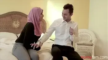 Stepdaughter in hijab fucks stepDADDY
