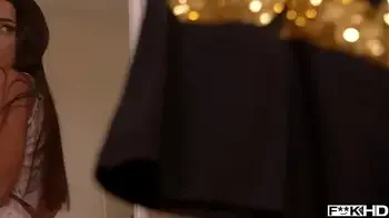 Brunette teen Eveline Dellai gets her asshole penetrated to the XXXtreme