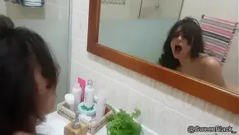 Gween Black pega depois do banho - Boquete e Gozada dentro