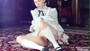 Con un jarron en la vagina - dolly little