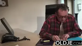 Bubble butt young beauty fucked during job interview