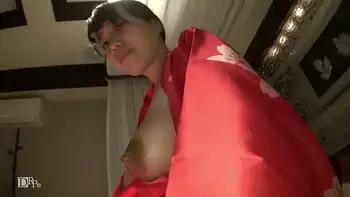 母乳で白く染まる赤い浴衣 2