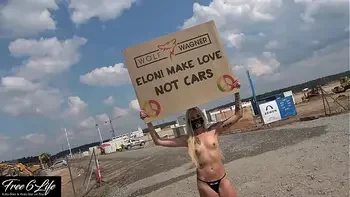 Nacktprotest vor Tesla Gigafactory Berlin Pornodreh gegen Elon Musk