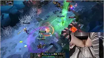 Im Back! Gamer Girl Playing Naked In Bed League Of Legends #20 Luna