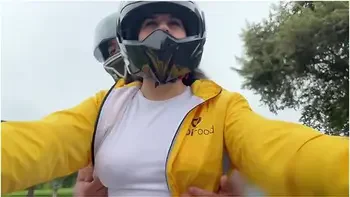 Picking Up Didi Customer Without Bra!