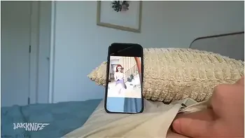 Petite Step-sis Cant Stop Taking Nude Photos - Scarlet Skies