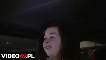 Polskie porno - Galerianka robi gałę