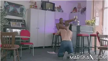 Zaawaadi Gets Nailed While Visiting A Cafe