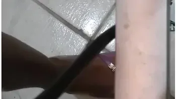 Black Camgirl Sensualizing And Masturbating Online