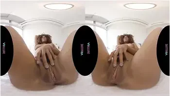 E Hangout In My Bedroom!