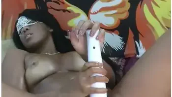 Brazilian Camgirl Sensualizing And Masturbating Online