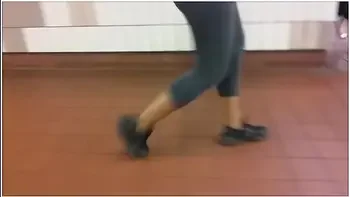 FAT JIGGLY ASS IN SPANDEX(MAJOR VPL!!!!!)