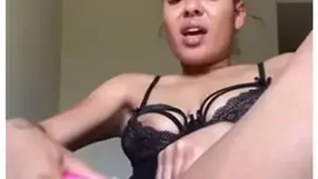 Light Skin Ebony Thot Squirting On Her Toy
