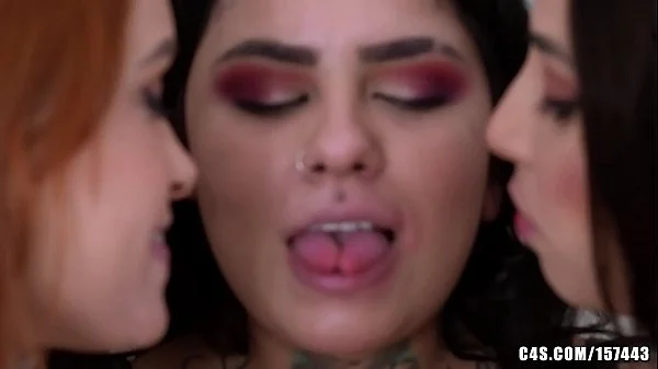 Bizarre Tongue Triple Kissing