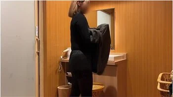 A Plump And Busty Japanese Woman Works At A Hot Spring, Hand Job And Ejaculation Shop