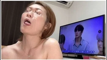 若い男性の精子か入ったまま彼氏のチンホを挿入しちゃう変態巨乳m熟女彼も中出し２人分の精子てトロトロに最後は顔にも射精されてクッタリ個人撮影/寝取られ/潮吹き/素人/日本人/流出/ハメ撮り/浮気