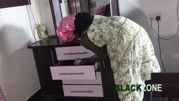 Outdoor Doggystyle Fucking - Nigerian Ebony Teen Gets Creampie