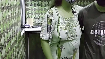 Indian Desi Aunty Kitchen Mai Kam Kr Rahi Thi Pati Ny A K Gand Pakar Li Aur Bohat Chudai Ki Gand Phar D Hindi Audio Xxxxx Sex