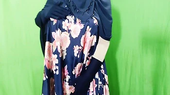 Muslim Hijabi Beautiful Housewife Fucking With Neighbor - With Clear Hindi Audio